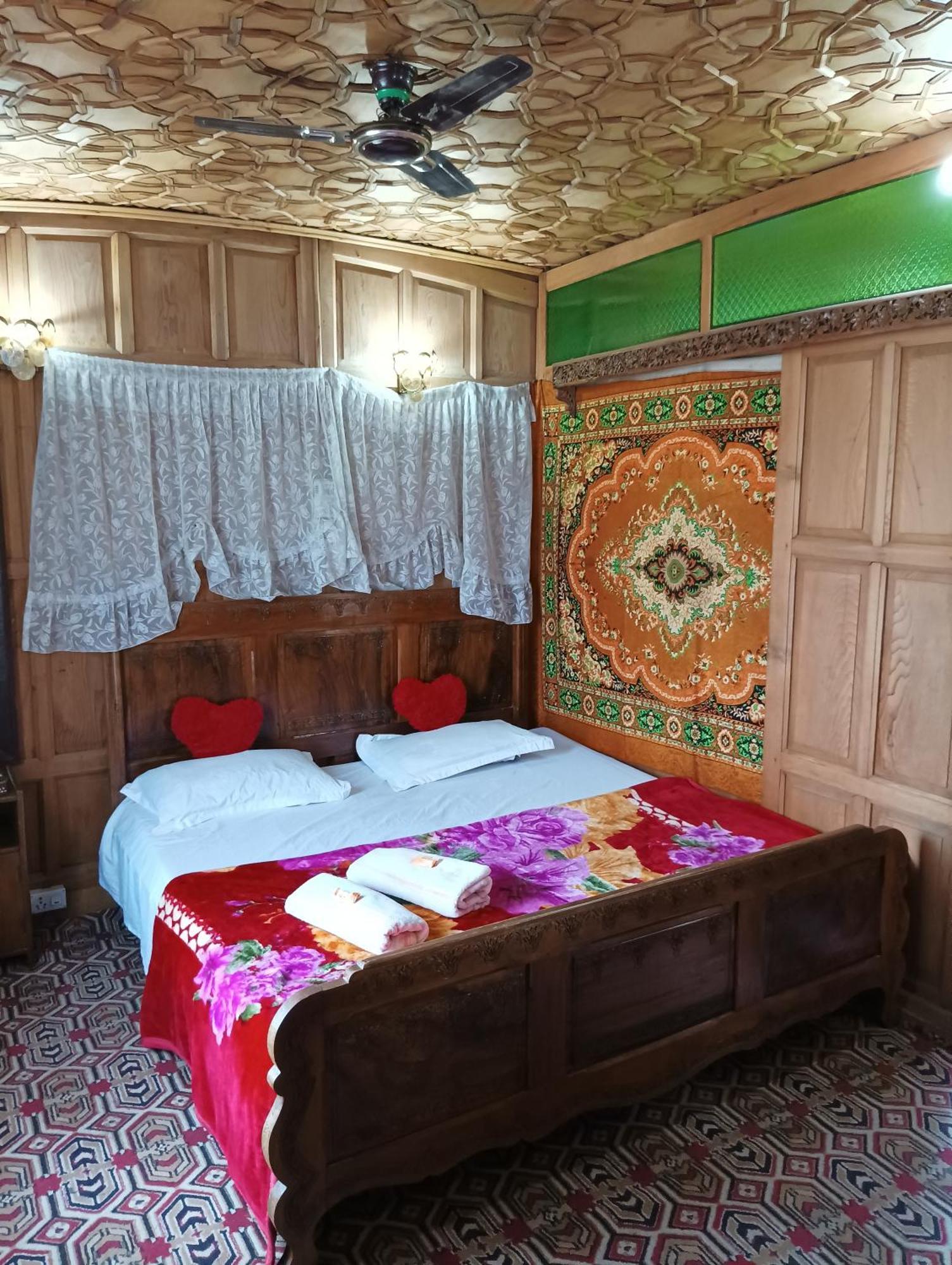 New Minar Group Of Houseboats Hotel Srinagar  Exterior photo