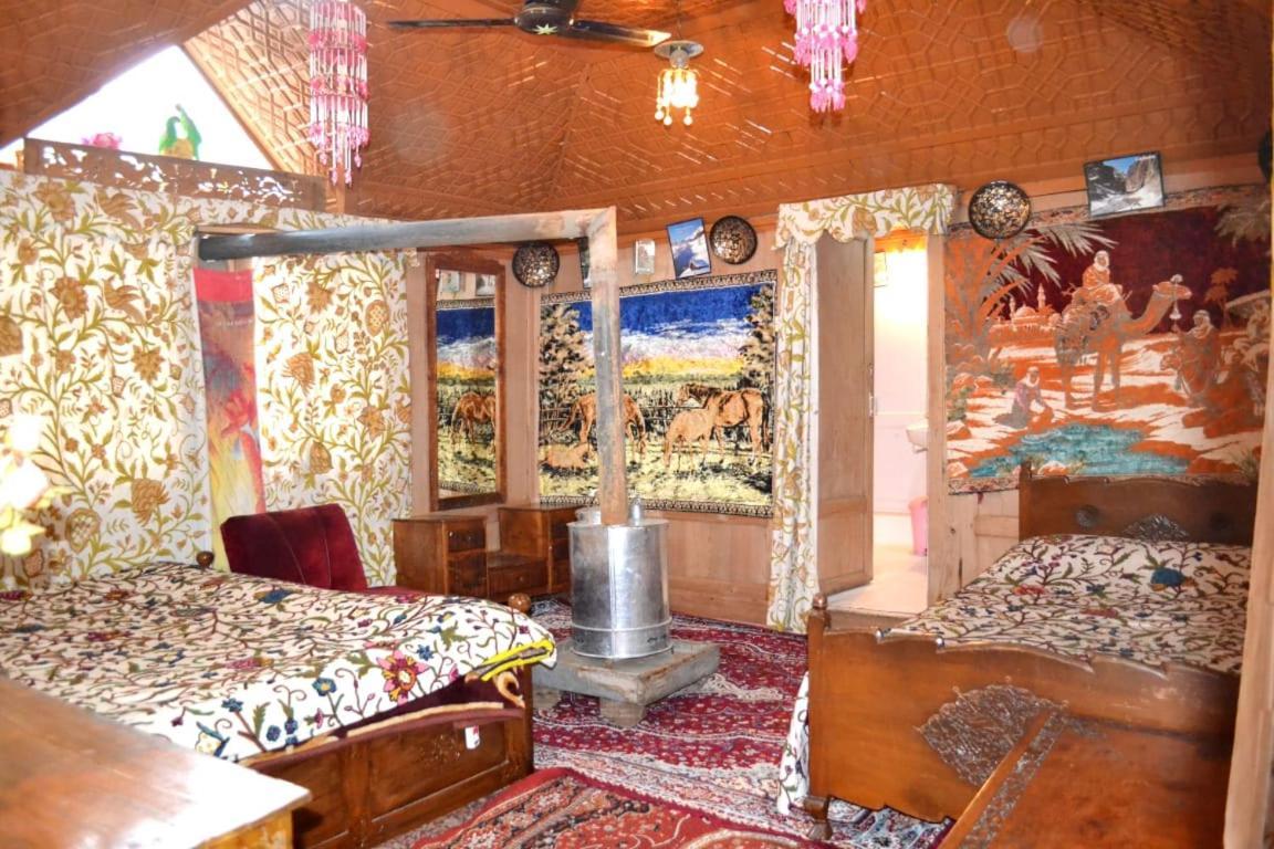 New Minar Group Of Houseboats Hotel Srinagar  Room photo